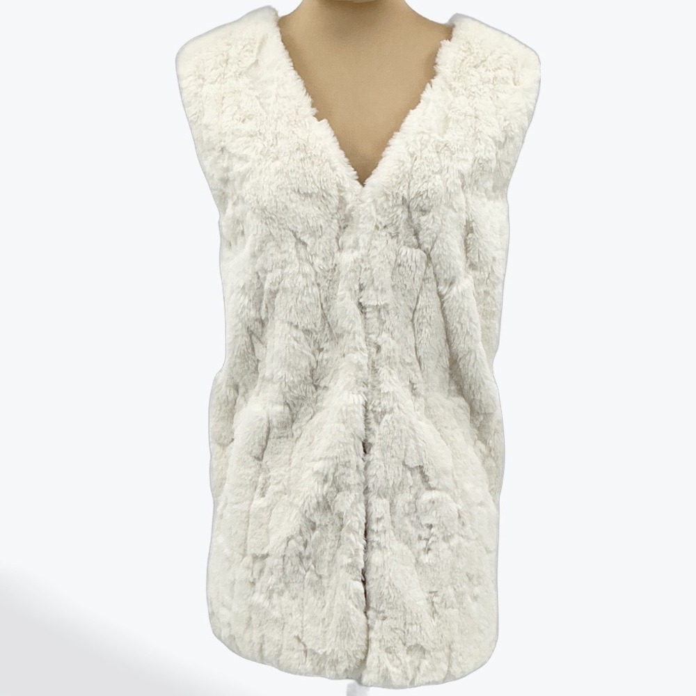 She + Sky Faux Fur Vest Ivory Sleeveless Cozy Warm Winter‎ Layering Top Womens